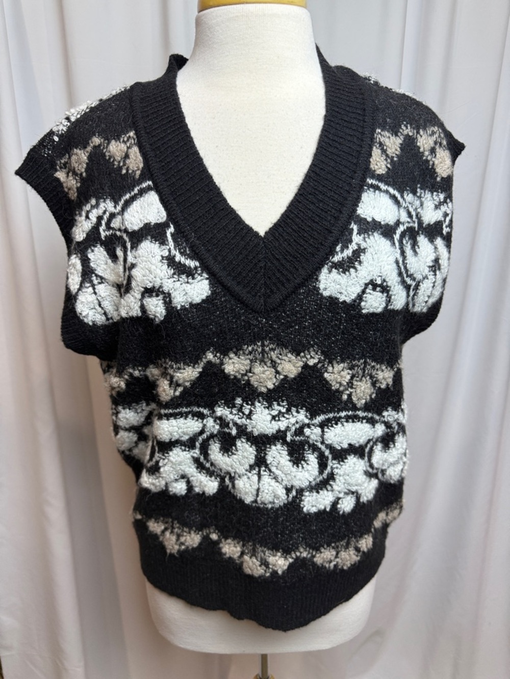 Belldini Black, White & Beige Textured V-neck Sweater Vest, Small
